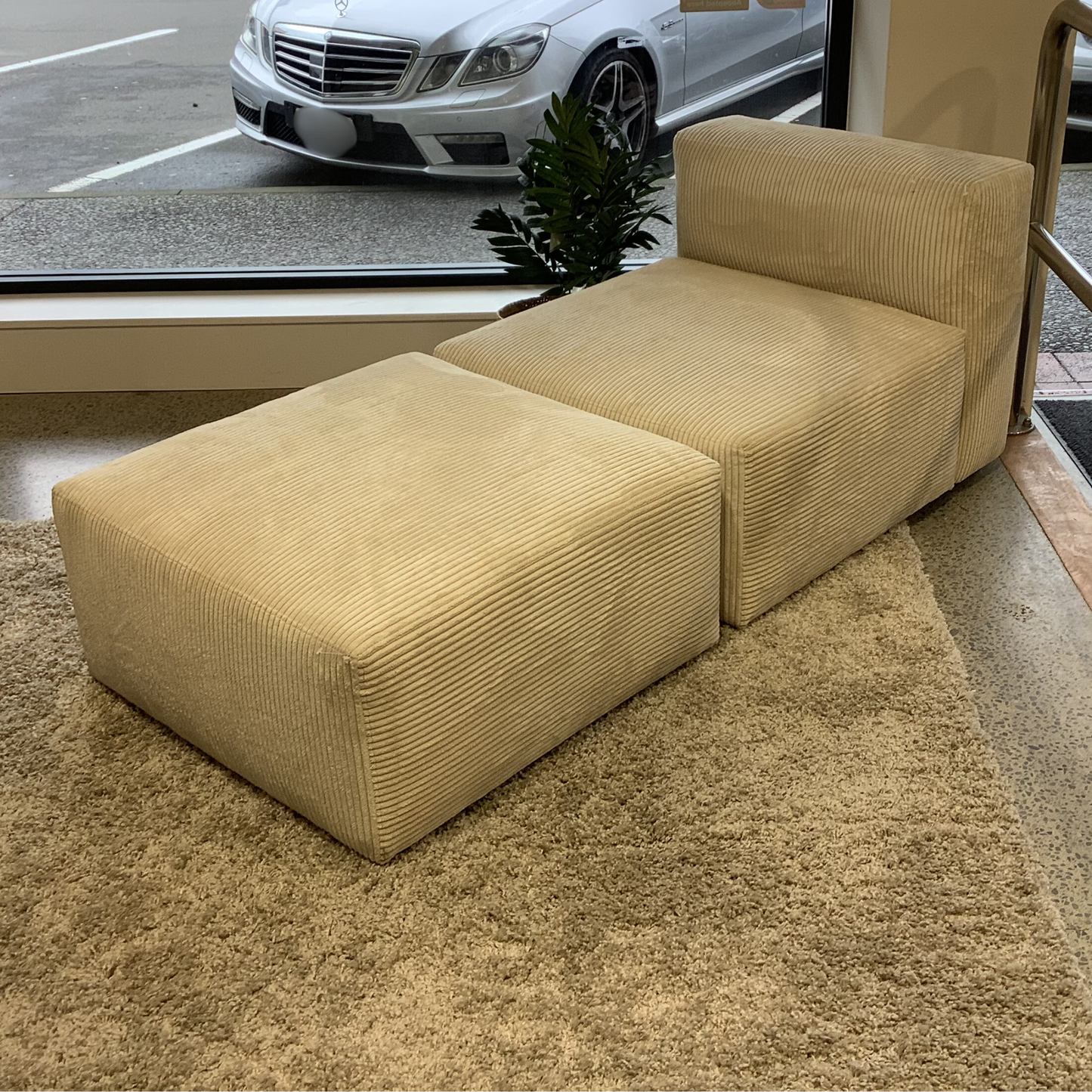 Canapé Finnian 1 place sans accoudoirs avec repose-pieds - Blanc cassé - Modèle d'exposition