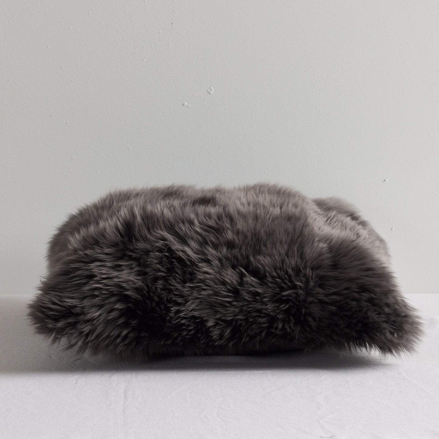 Coussin en peau de mouton - Anthracite