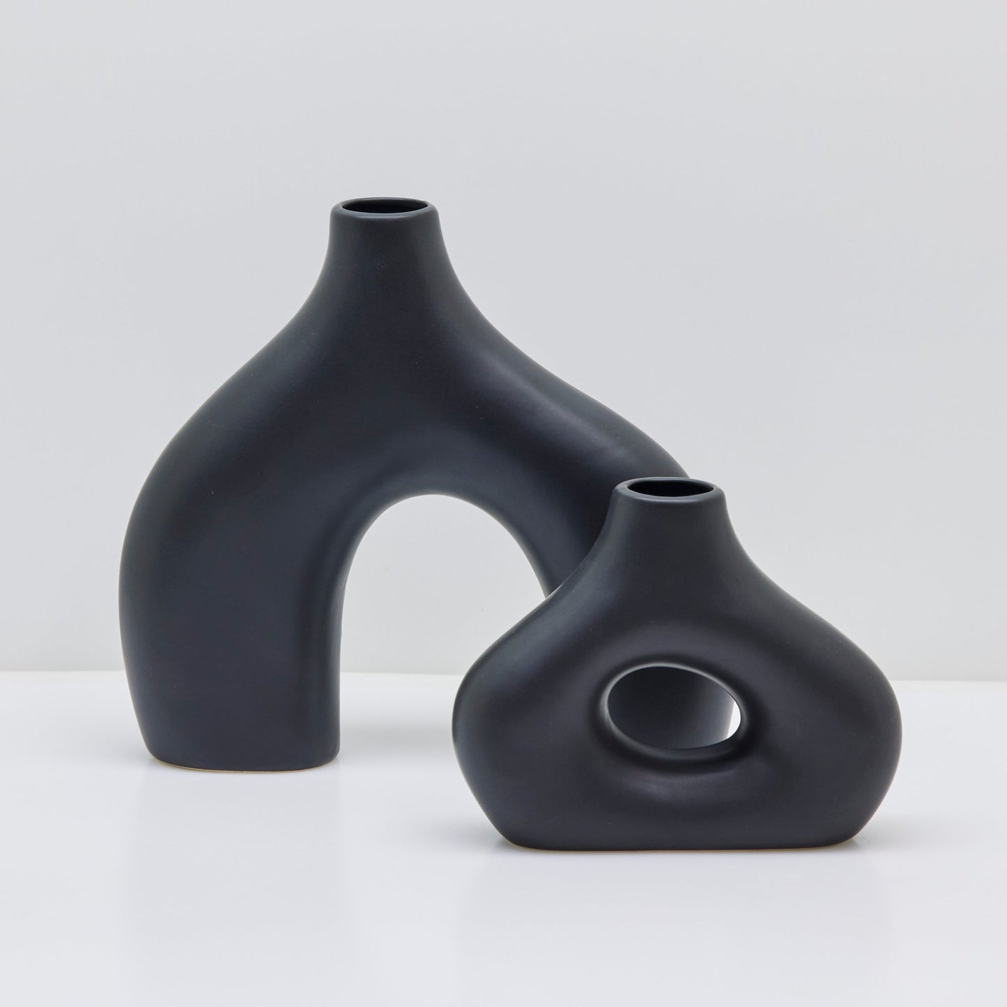 Vase en forme d'arche de l'âge de pierre - Noir