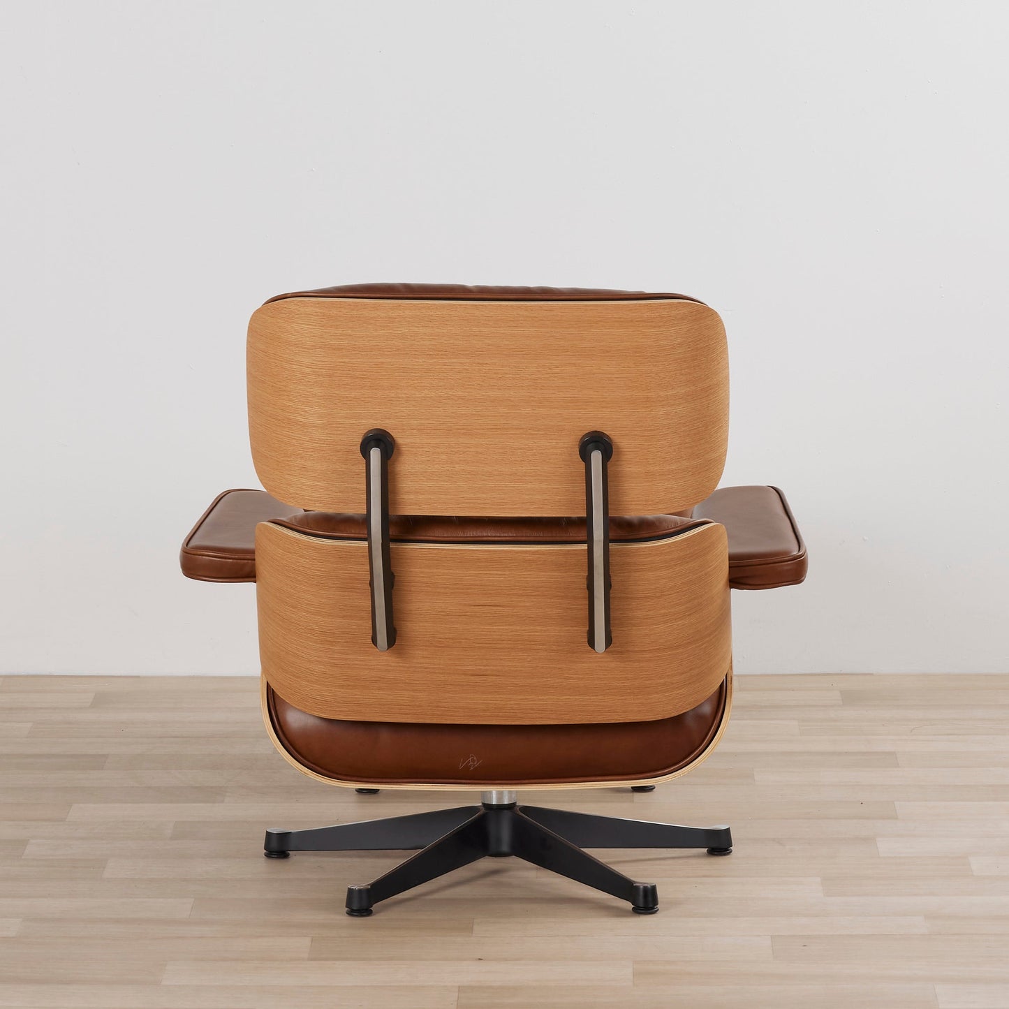 Ensemble fauteuil et repose-pieds Eames (réplique) - Selle/Chêne