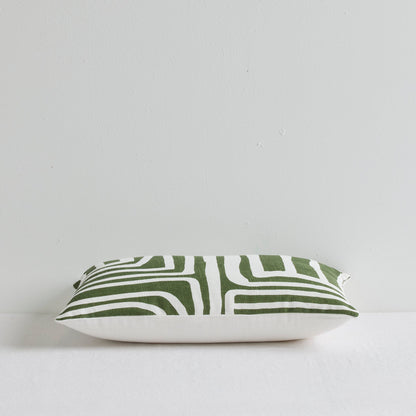 Coussin à motif de feuilles abstraites - Vert moyen/Blanc - 30 x 50 cm