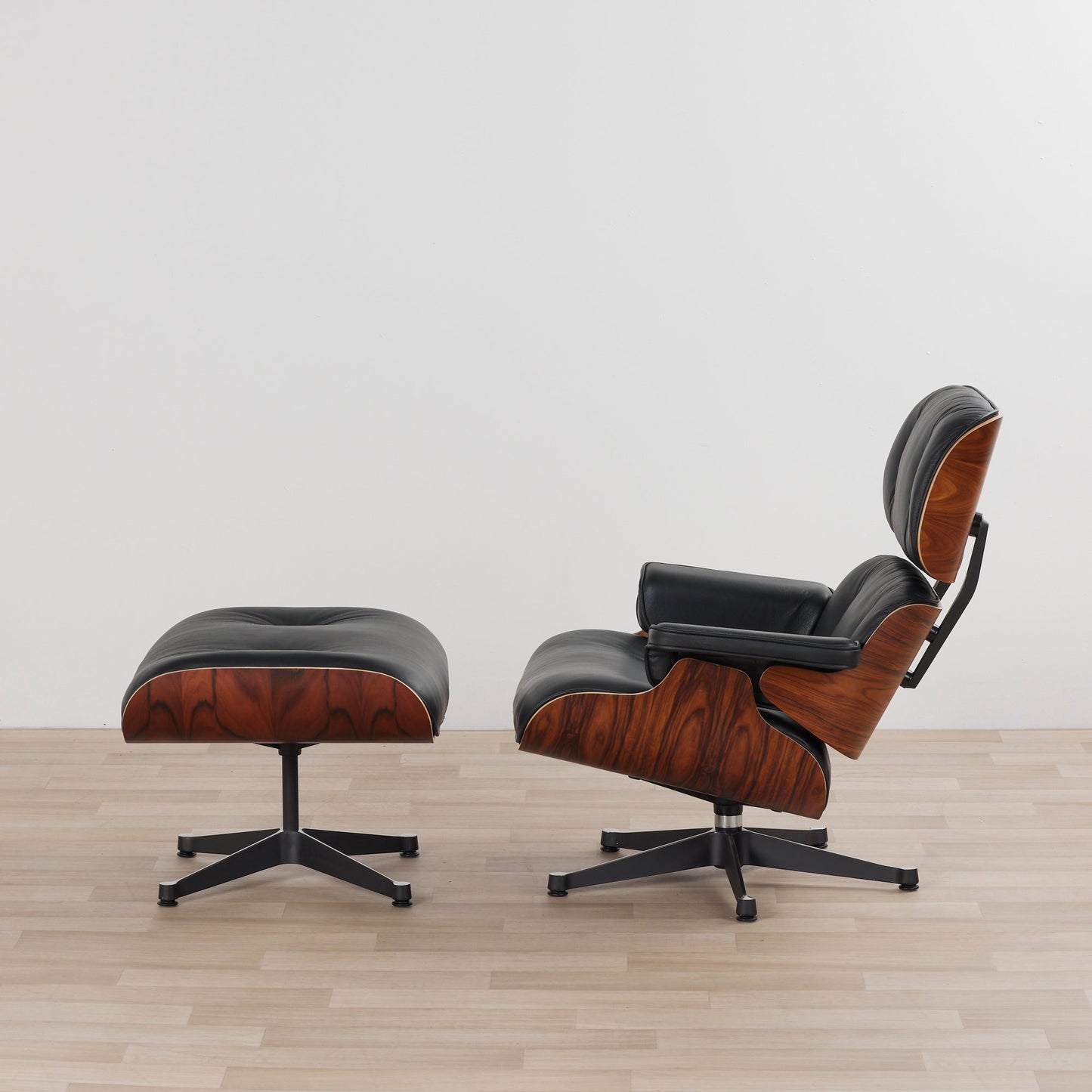 Ensemble fauteuil et repose-pieds Eames (réplique) - Noir