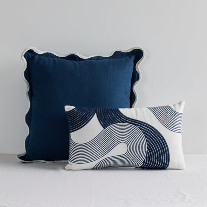 Coussin tourbillon - Blanc/Bleu foncé - 30 x 50 cm