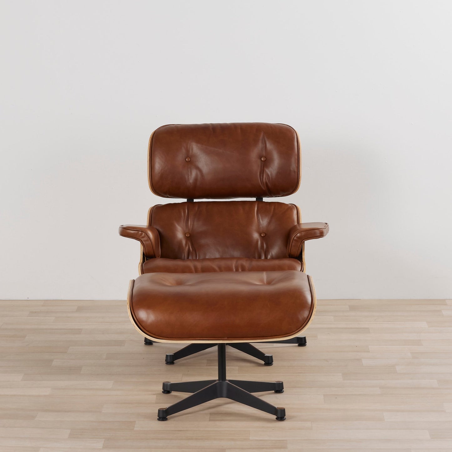 Ensemble fauteuil et repose-pieds Eames (réplique) - Selle/Chêne