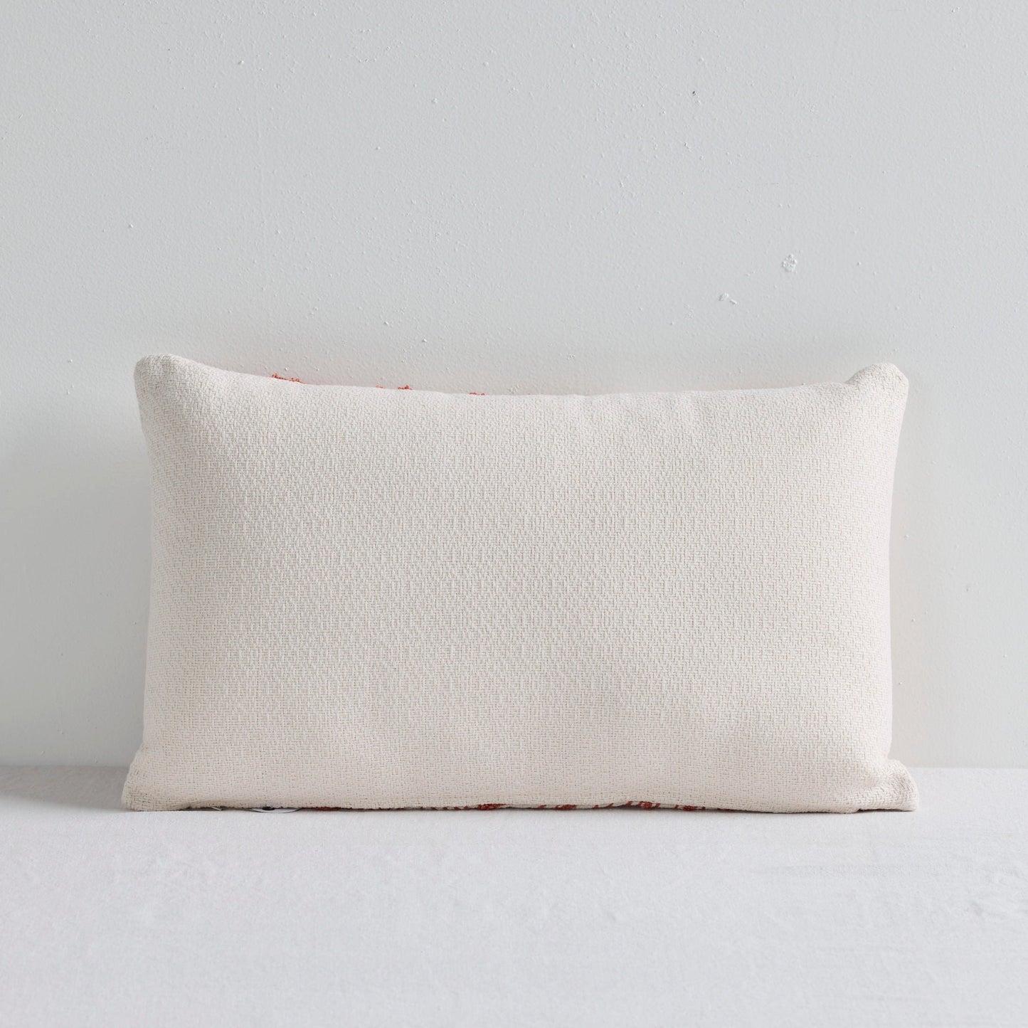 Coussin à motif feuillage - Blanc/Terre cuite - 30 x 50 cm